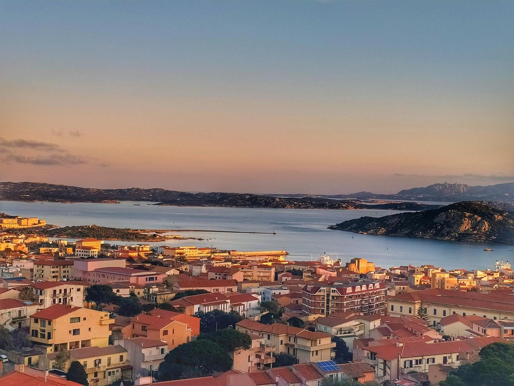 Appartamento Vista Mare A La Maddalena La Maddalena  Exterior photo